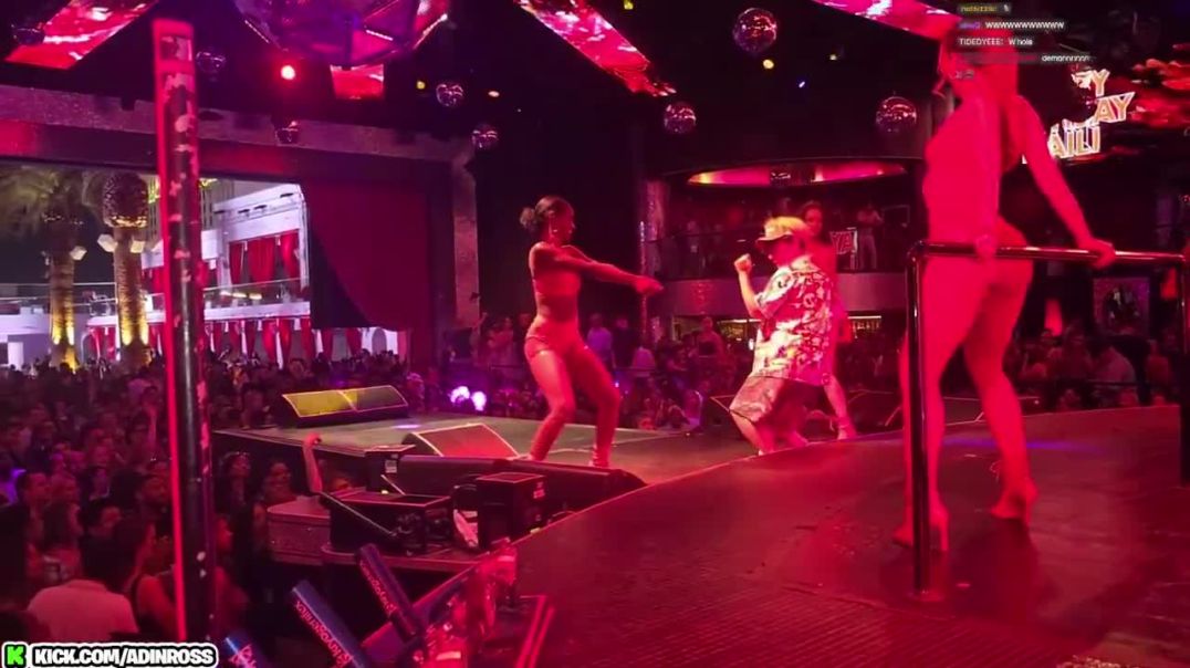 ⁣Kangjoel takes over the show at the club 50 Cent was performing at!